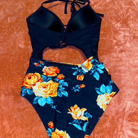 Beautiful one piece bikini. Push up! - Picture 2 of 2